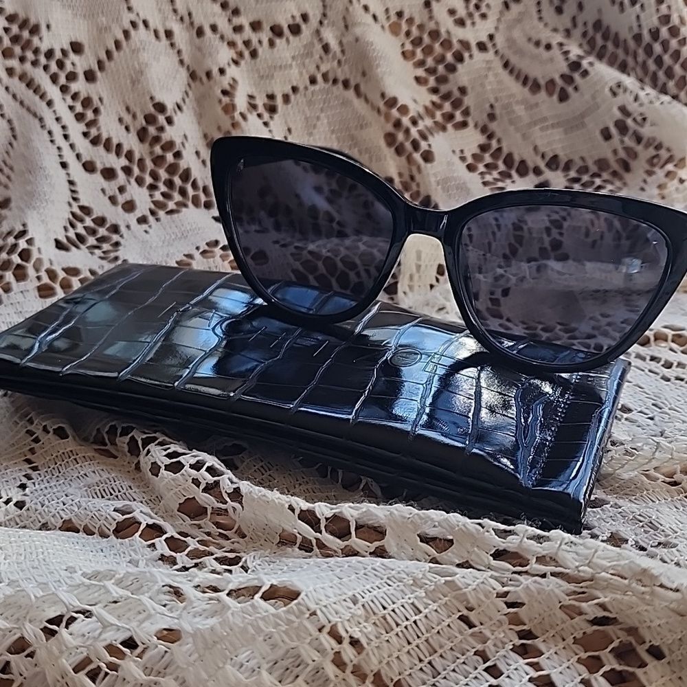 Rachel Zoe Black Sunglasses With Faux Croc Case